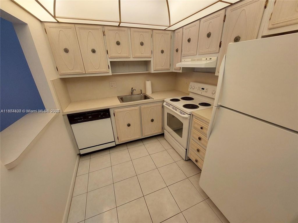257 S Cypress Rd APT 438, photo 2