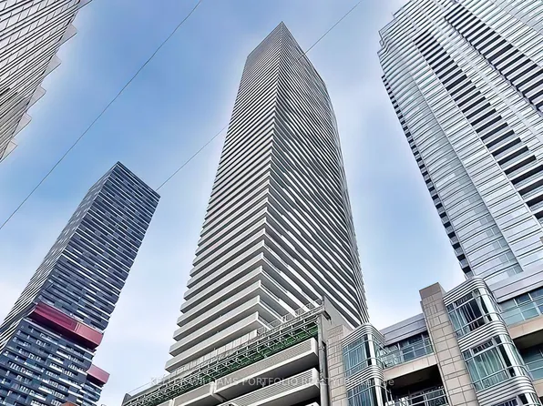 2221 Yonge St, Toronto, ON