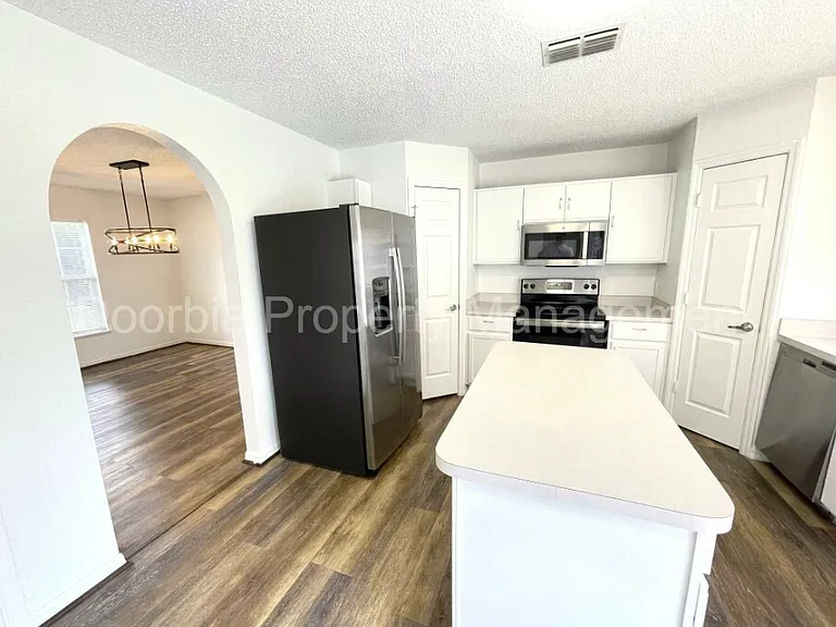 11098 Lord Taylor Dr — Photo 6