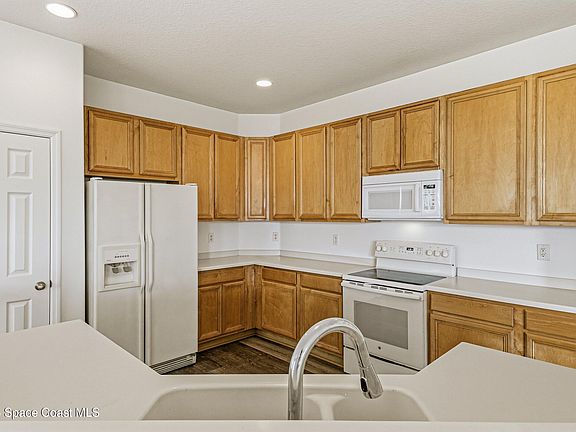 4th image of 811 Parsons Cir SE