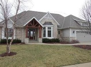 1607 Moccasin Trl, Waukesha, WI 53189