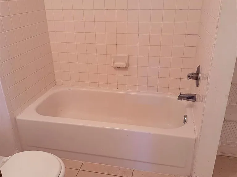 1040 Lake Shore Dr #204 — Photo 21