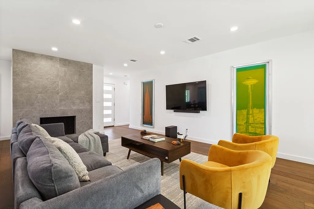 3 bed, 1250 sqft, $3,900 — Photo 1