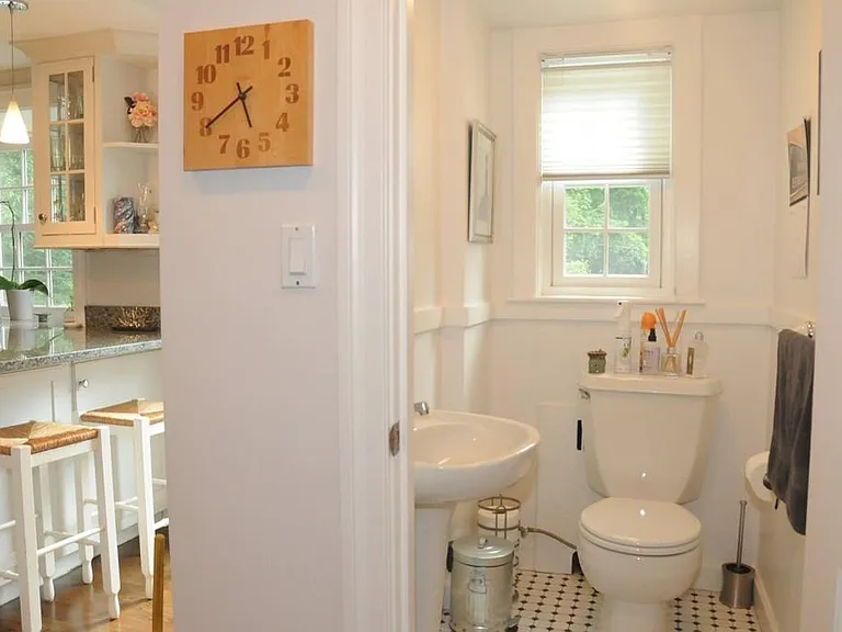 106 Upland Ave — Photo 16