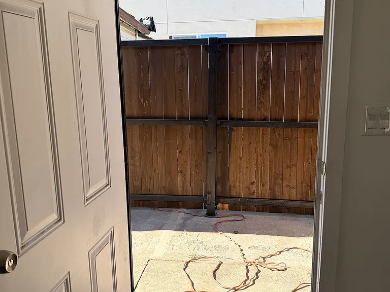 201 S Rowan Ave — Photo 10