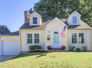 1300 N Geyer Rd, Saint Louis, MO 63122