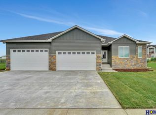 945 N 108th St, Lincoln, NE 68527