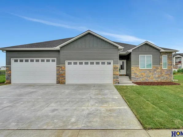 945 N 108th St, Lincoln, NE 68527