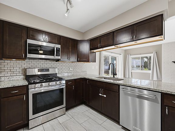 3rd image of 45573 Keding St
