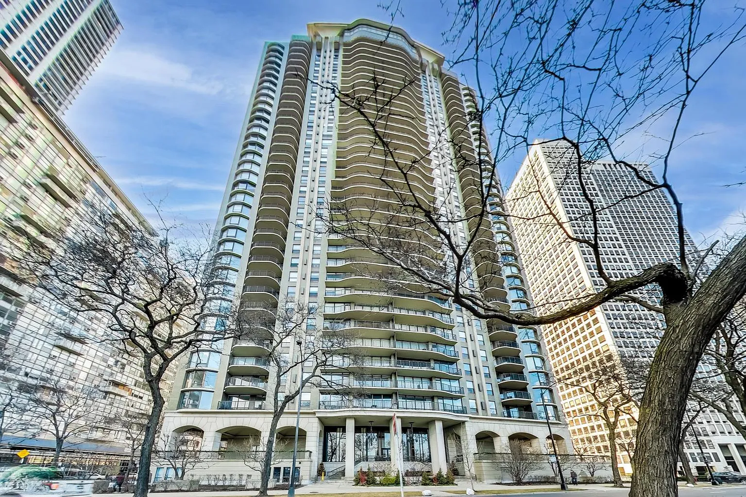 1040 N Lake Shore Dr APT 7B photo 1