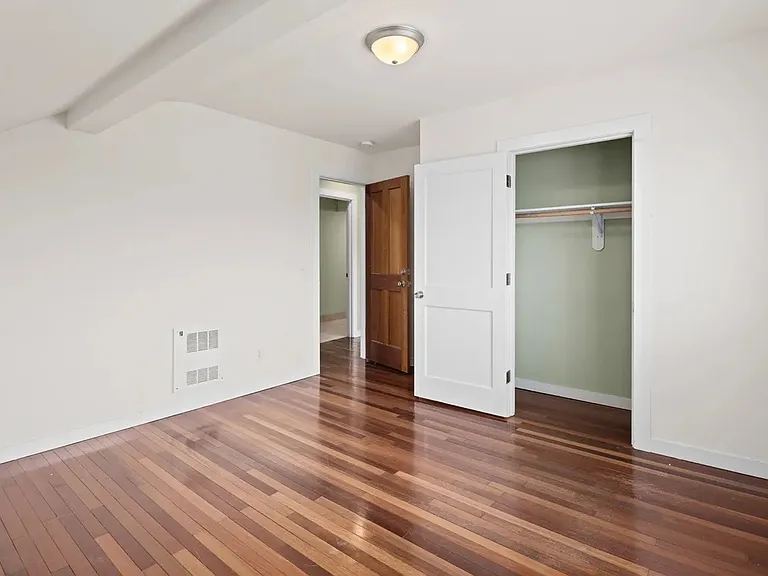 5619 15th Ave NE — Photo 10