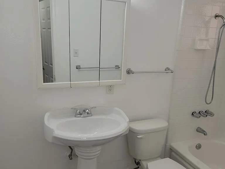 2405 F St #2 — Photo 13