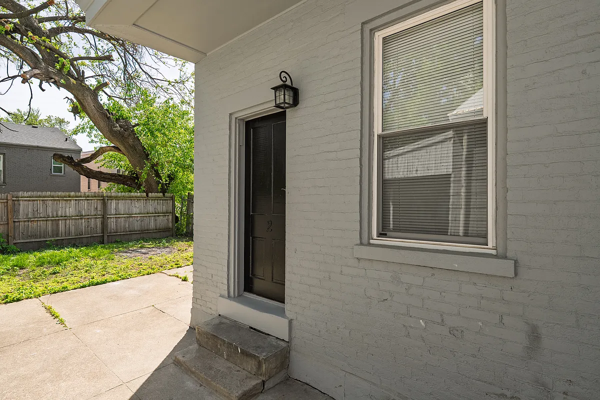 Building Photo - 121 Trevor St #2
