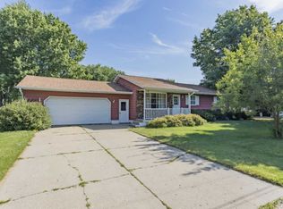 28376 Woodside Dr, Rock Falls, IL 61071