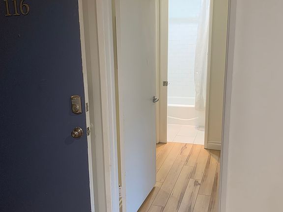 4th image of 968 Larrabee St APT 116
