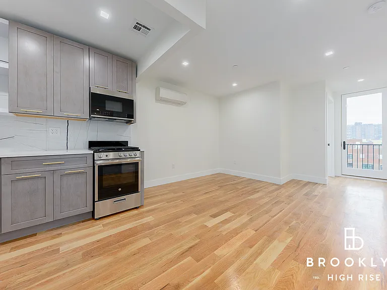 535 Grand St #5A — Photo 2