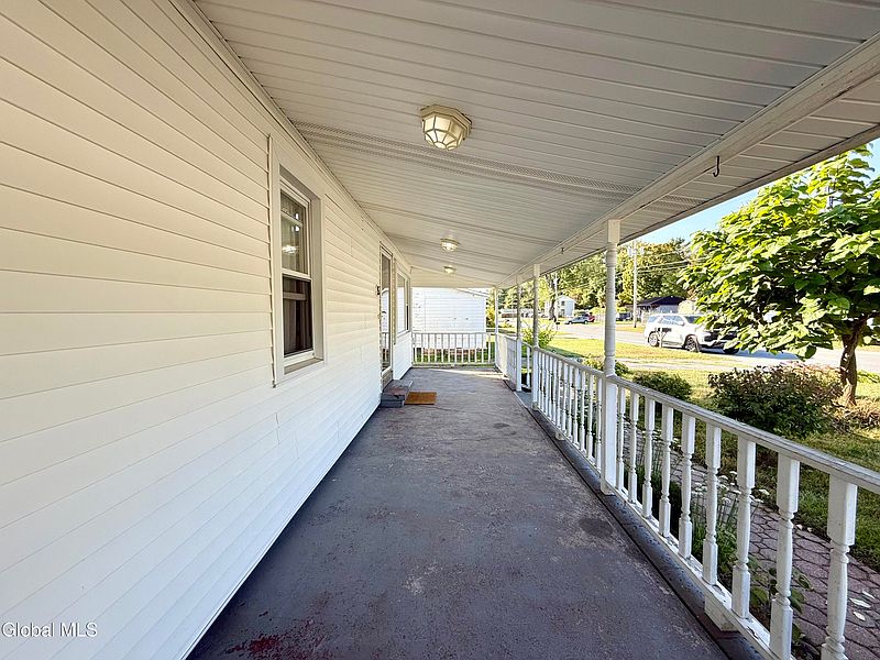 5th image of 15 Holden Avenue
