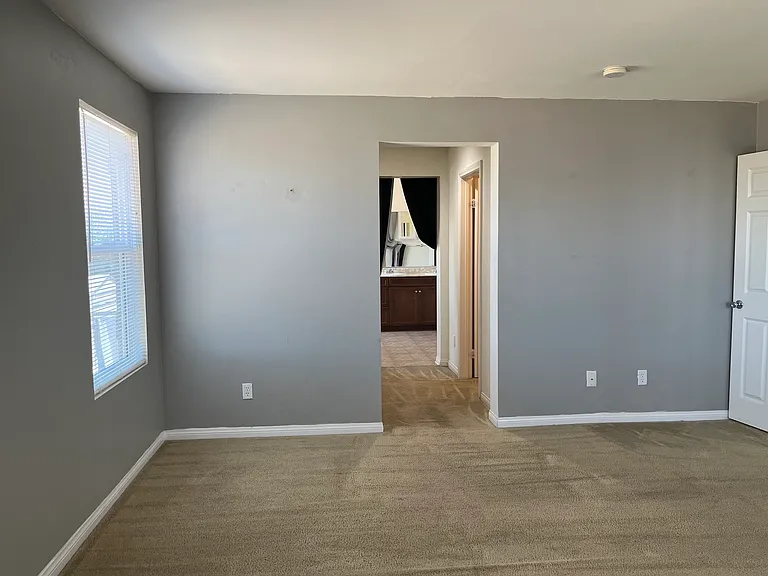 160 Yosemite Ave — Photo 15