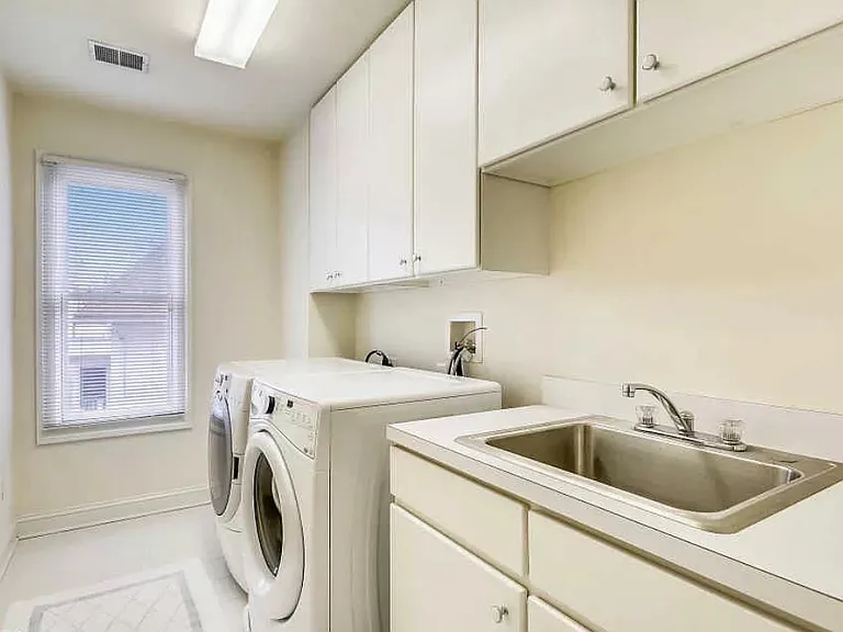 784 Locust Cir — Photo 9