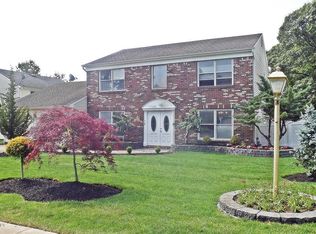 12 Twin Ter, Holmdel, NJ 07733
