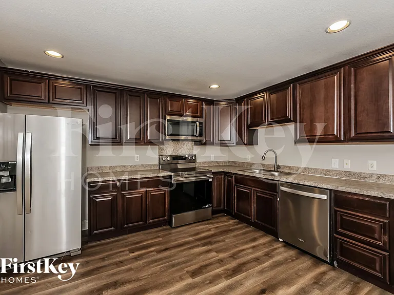 607 Lentisco Dr — Photo 7
