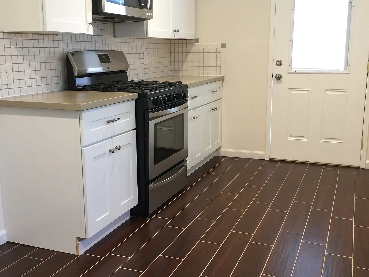 2 bed, 1000 sqft, $2,895 — Photo 2