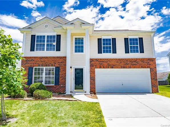 9805 Bayview Py, Charlotte, NC 28216