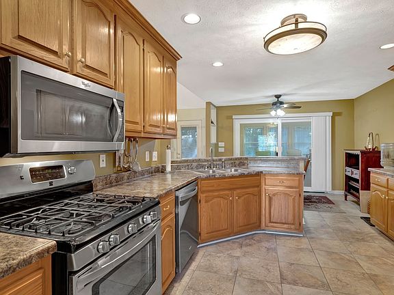 4th image of 421 Saint Francis Ave