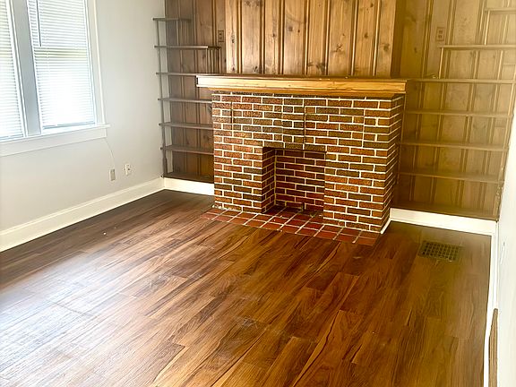 5th image of 554 Woodbury Ave #2