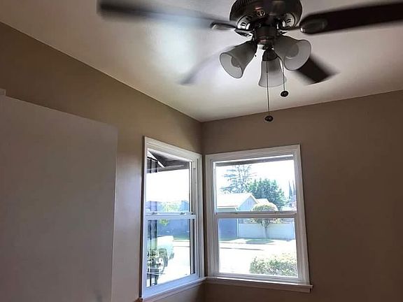 3rd image of 740 S Holly Pl