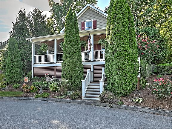 3rd image of 396 Blount St