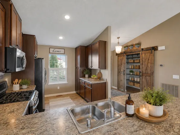 15174 Emory Cir, Apple Valley, MN 55124