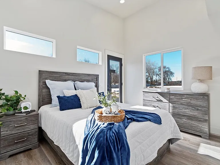 362 W London St — Photo 6