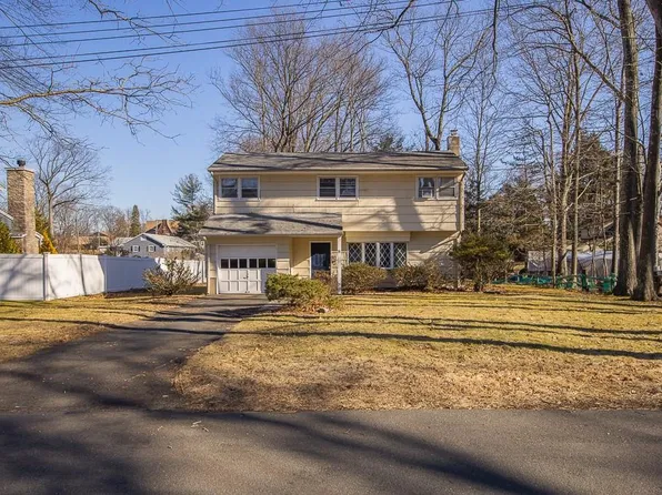 8 Meadows Street, Pearl River, NY 10965