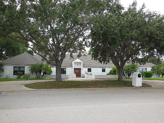 1st image of 709 Palm Valley Dr E