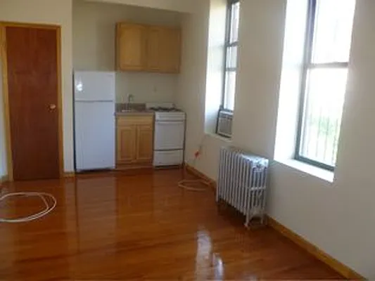 Rented by Robyn Lee, LREB | media 10