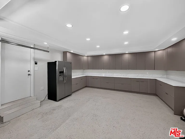16746 Tupper St — Photo 30