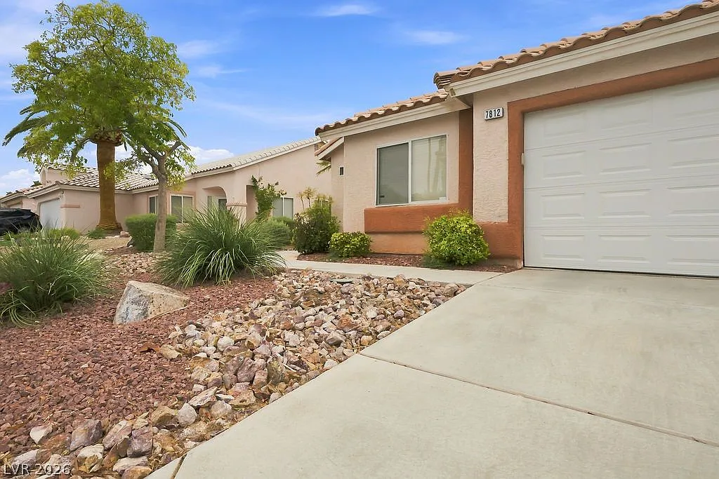 4 bed, 3.0 bath, 2022 sqft, $2,150 — Photo 3