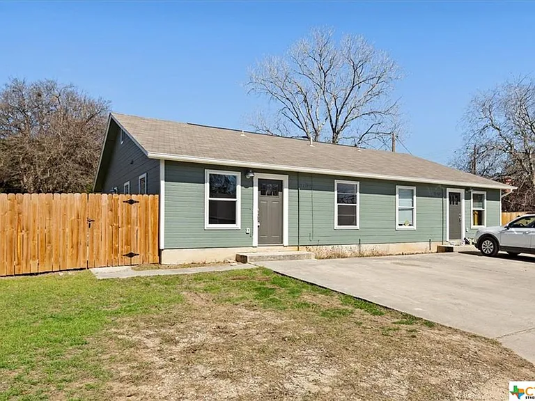 1202 Hillyer St — Photo 2