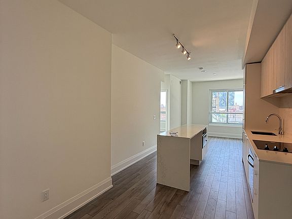 3rd image of 89 Church St #907