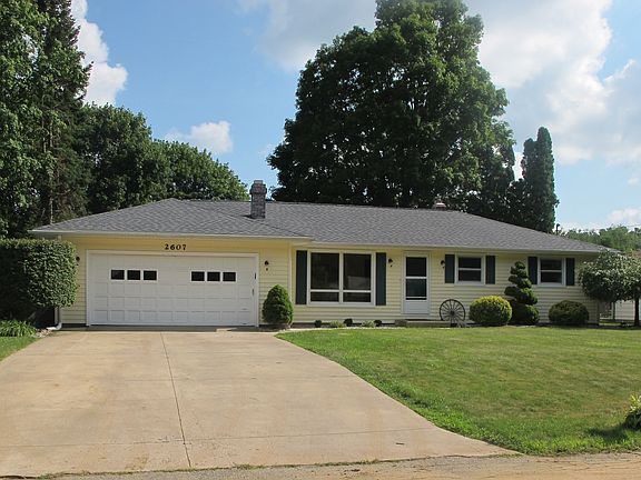 2nd image of 2607 Chopin Ave