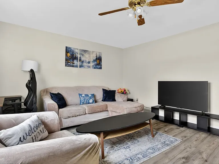 136 Stevens Dr — Photo 16