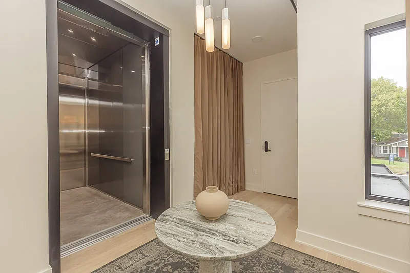 3 bed, 2107 sqft, $5,900 — Photo 3