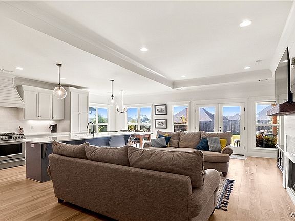 5th image of 13878 Hemlock Dr
