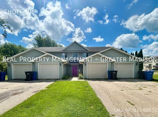 98 Niehoff Dr, Fall River, WI 53932