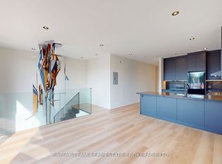 3212 Dundas St W #301, Toronto, ON M6P 2A3