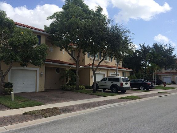 4th image of 3066 N Evergreen Cir