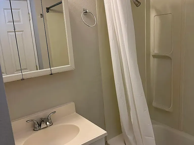 4307 11th Ave NE #6 — Photo 8