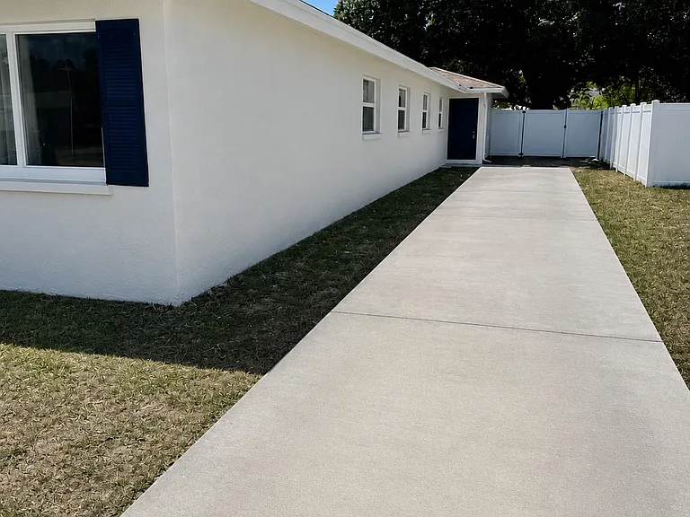 1812 47th Avenue Dr W — Photo 1