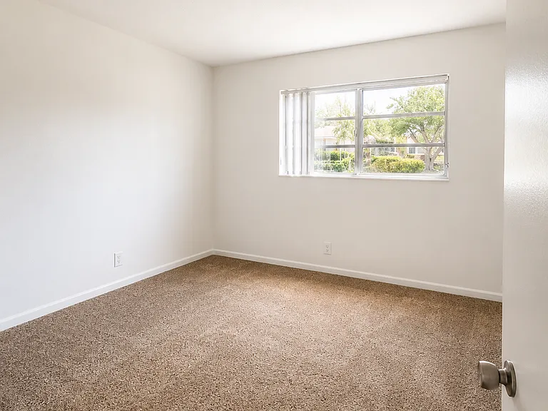 371 Sunshine Dr #H2 — Photo 13